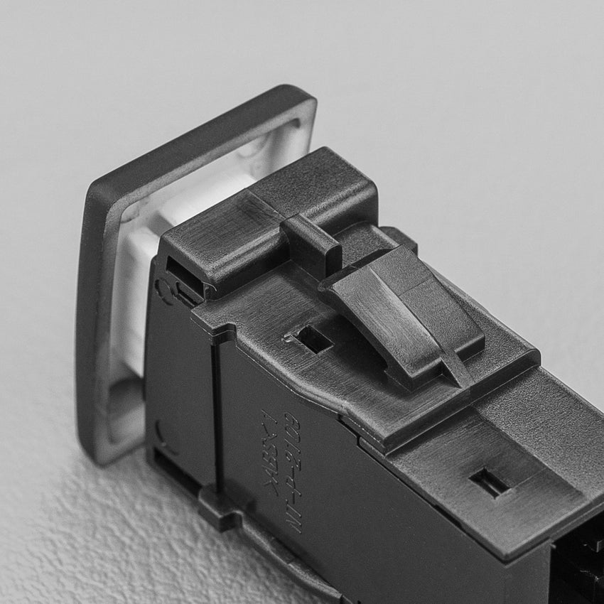 NEW D-MAX COLORADO (2012+) PUSH BUTTON SWITCH - SPOTLIGHTS - TL Spares